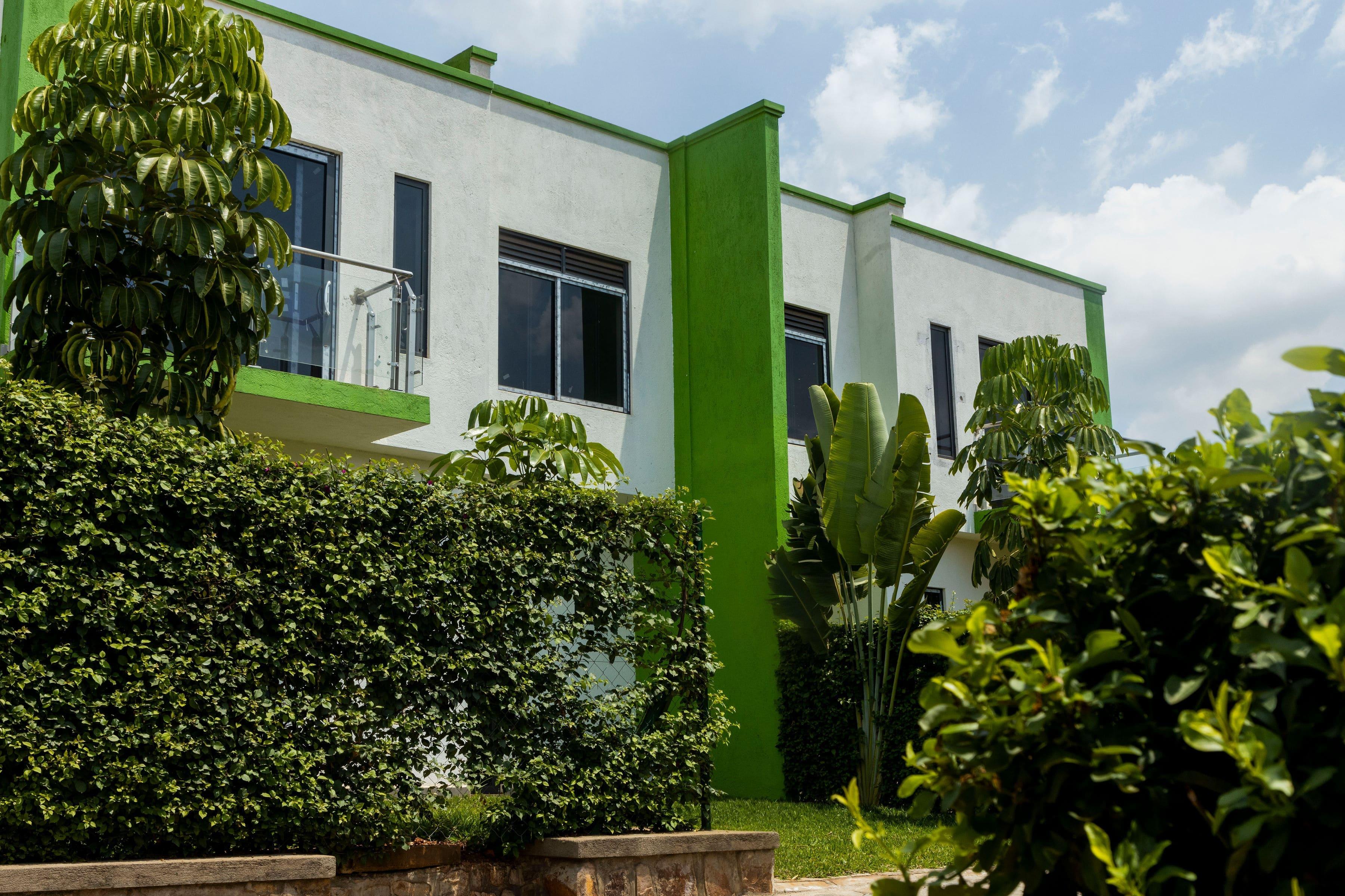 Pinnacle Gardens — photo 1 of 4